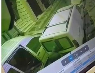 KAĞITHANE'DE HAFİF TİCARİ ARAÇTAKİ HIRSIZLIK KAMERADA