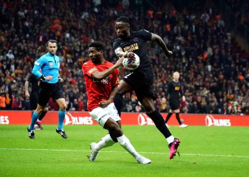 Spor Toto Süper Lig: Galatasaray: 0 - Kasımpaşa: 0 (İlk yarı)