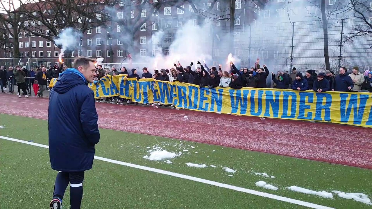 Der FC Alsterbrüder feiert die Pokal-Sensation!