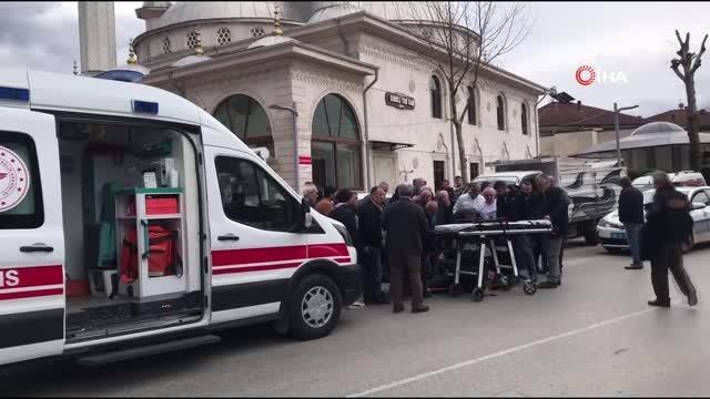 Yolun karşısına geçmek isteyen yaşlı adama otomobil çarptı