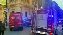 Paura a Palermo: un  boiler cade dall’alto davanti ai negozi di via Libertà