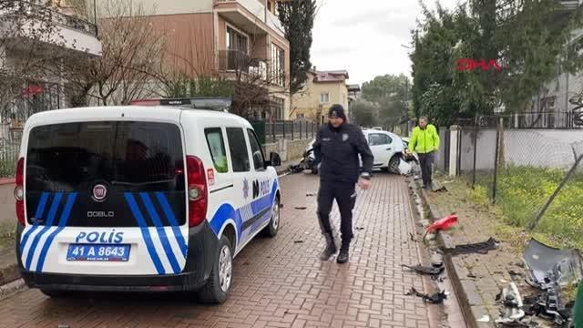 POLİSTEN KAÇMAYA ÇALIŞIRKEN KALDIRIMDA YÜRÜYEN KİŞİYE ÇARPTI