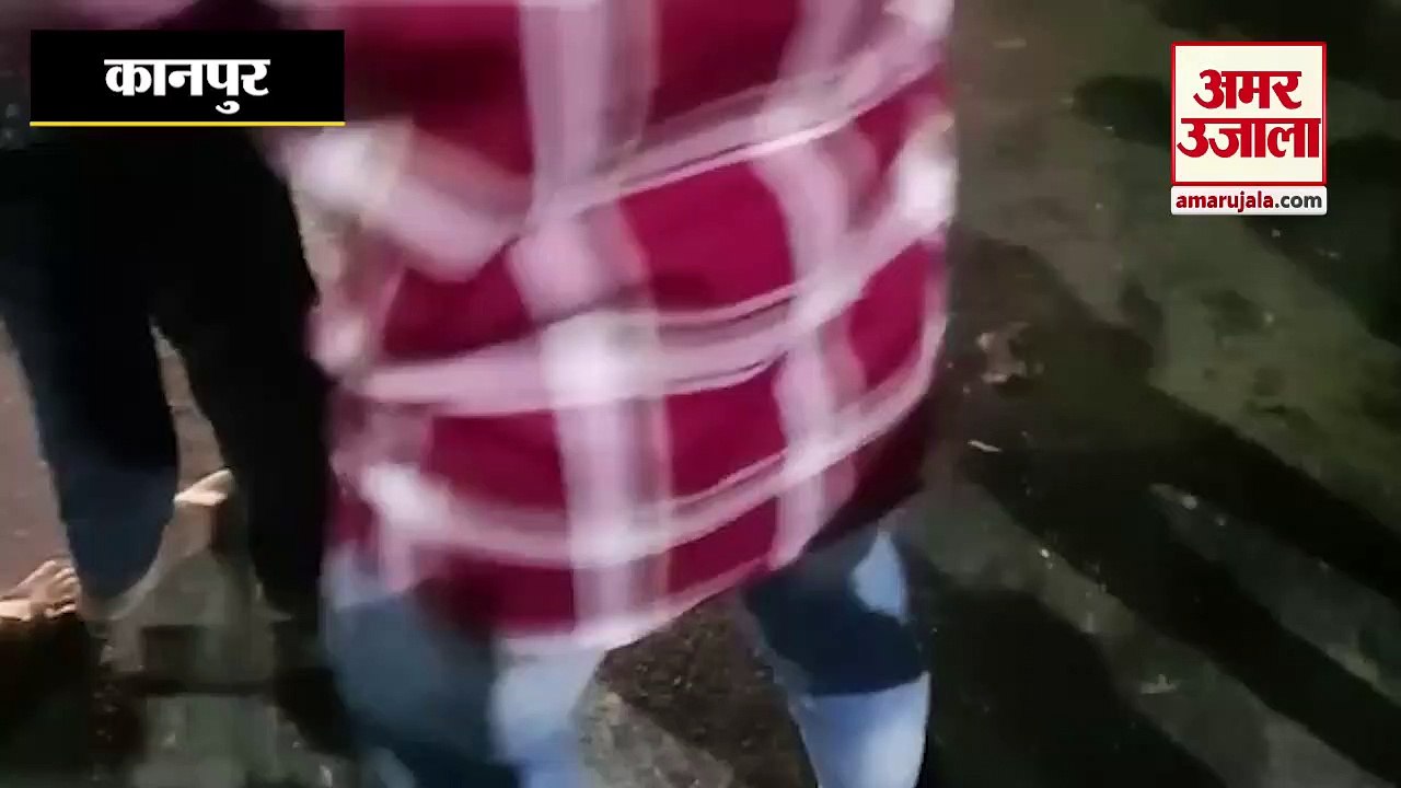 Kanpur News: चलती कार में लगी आज लोगों ने कूदकर बचाई अपनी जान