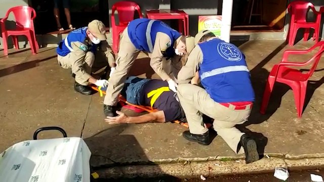 Idoso fica ferido ao sofrer queda na Avenida Barão do Rio Branco