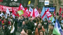 Mais vandalismo no sétimo dia de protestos contra a reforma das pensões em França