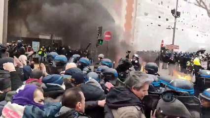  WARNING: Chaos in Paris over pension reform... THE CORPORATE MEDIA IS SILENT