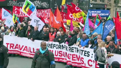 Senado francés aprueba reforma de pensiones, protestas pierden fuerza
