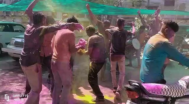 हर और छाया रंग पर्व का उल्लास, रंगों की मस्ती में सतरंगी हुई चेहरें