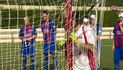 Can Messi score a penalty kick blindfolded_