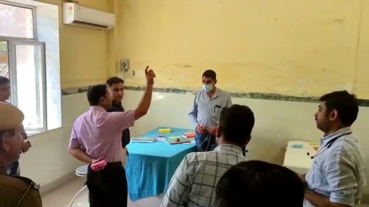 जेएलएन अस्पताल की सफाई व्यवस्था को लेकर कलक्टर...
