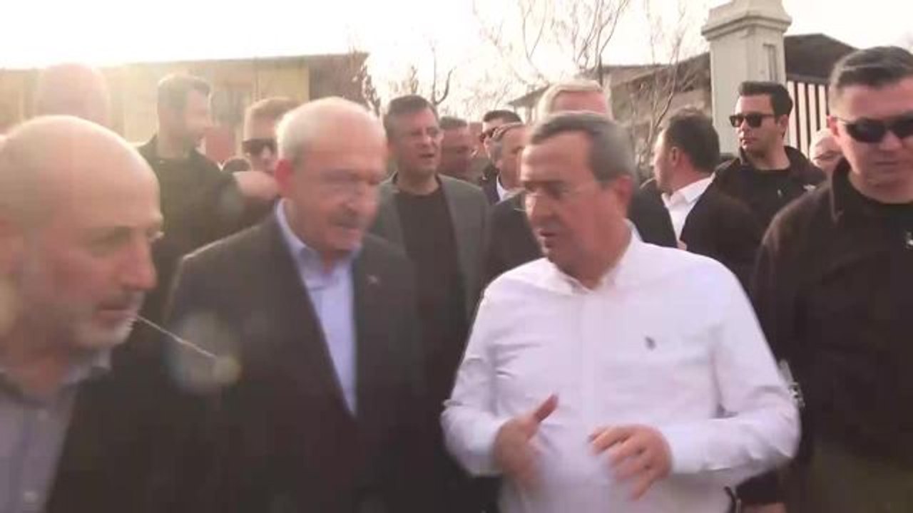 Kahramanmaraş'ta Kemal Kılıçdaroğlu ile Fotoğraf Çektiren Çocuk: "Kemal Abi, Seninle Fotoğraf Çektirelim de Havamız Olsun"