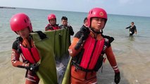 Çin'de Sahile Vuran Yunus Tedavi Edilip Denize Bırakıldı