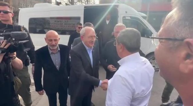 Kemal Kılıçdaroğlu, Konak Belediyesi'nin Kahramanmaraş'ta Kurduğu Çadırkenti Ziyaret Etti: Demokratik, Çağdaş ve Güzel Bir Türkiye'yi Hep Birlikte...