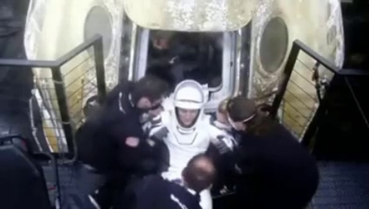 SpaceX Capsule Returns Crew of Four from Space Station Mission - video ...