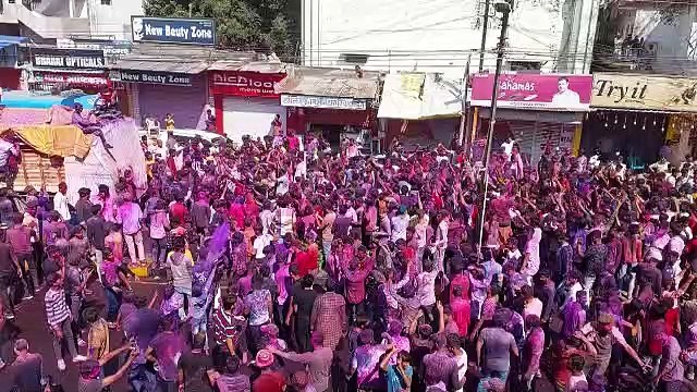 रंगपंचमी पर उमड़े शहरवासी, उड़े गुलाल, चौक-चौराहा पर ऐसा रहा नजारा