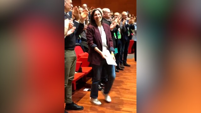 Standing ovation per Elly Schlein all'assemblea Pd