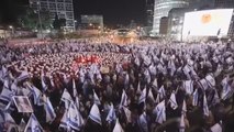 Nueva y masiva protesta en Israel contra la reforma del poder judicial con una creativa 'performance'