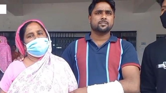 ইংরেজবাজার: তৃণমূল নেতার দাদাগিরি! দলের তিন কর্মীকে পেটালো দেখুন ভিডিও