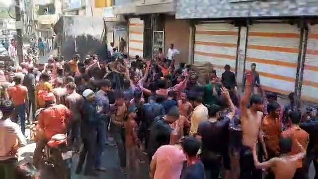 रंग पंचमी पर शहर में टैंकर से बरसा रंग,खूब नाचे लोग