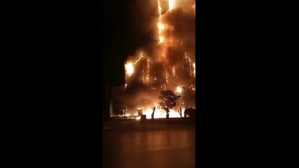 A massive fire engulfed a high-rise building with several offices in Karachi | Pakistan