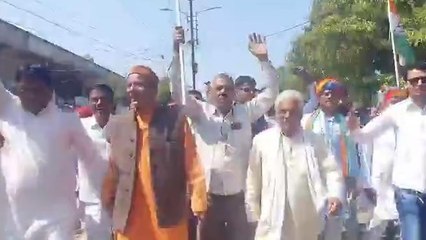 नीमच: पुलिस और कांग्रेस कार्यकर्ताओं के बीच धक्का-मुक्की, हुई नोकझोंक