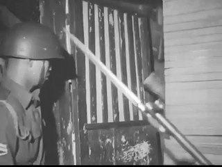 Aparat keamanan menangkap para anggota PKI akhir bln oktober 1965