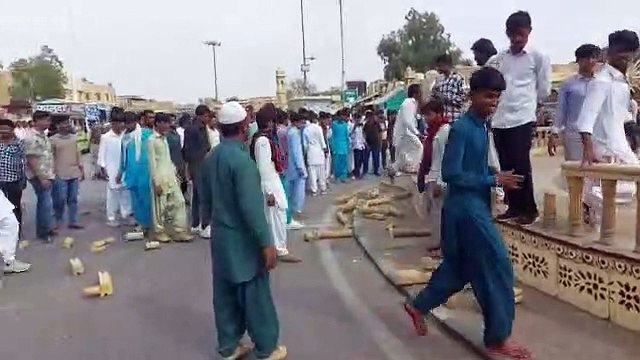 Video: युवक की संदिग्ध मौत से बवाल, कोतवाली के आगे दिया धरना