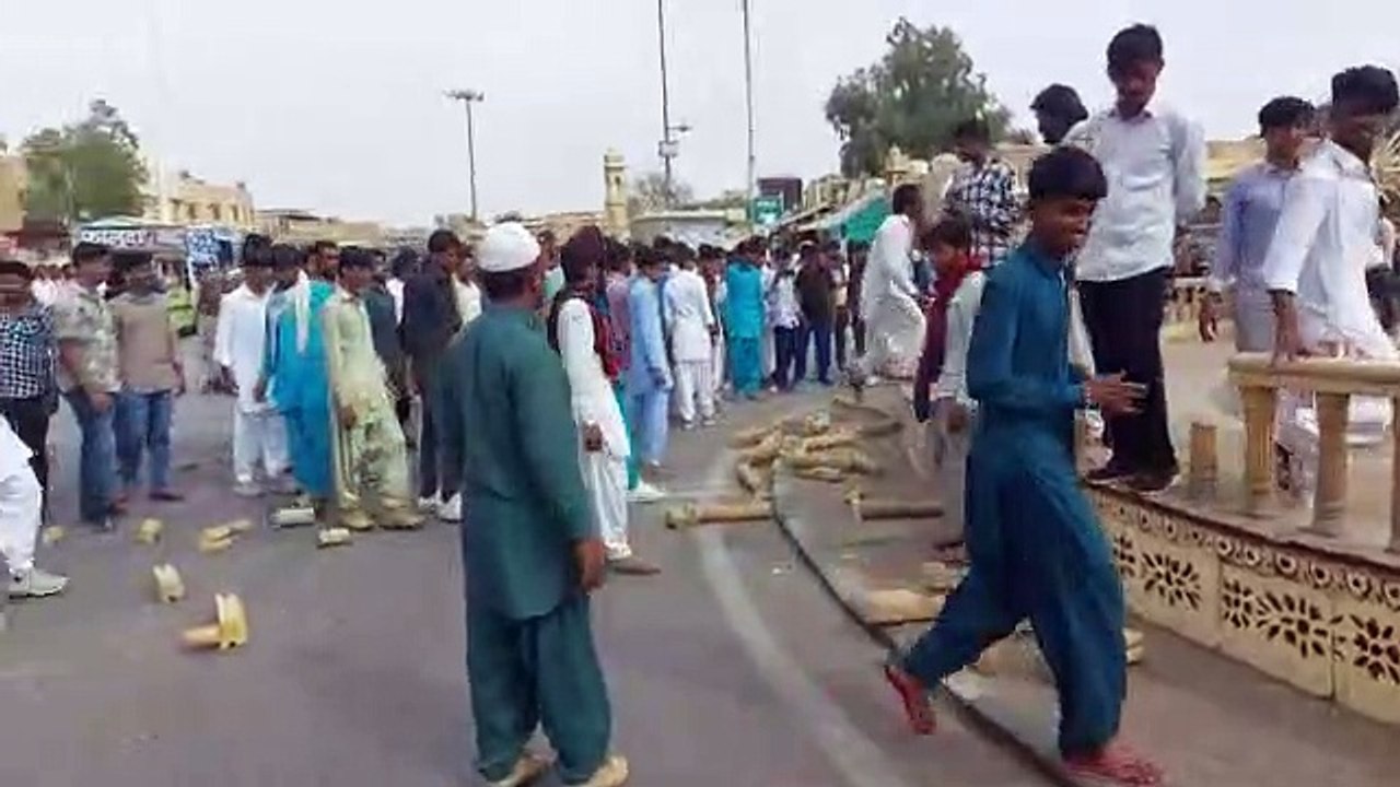 Video: युवक की संदिग्ध मौत से बवाल, कोतवाली के आगे दिया धरना