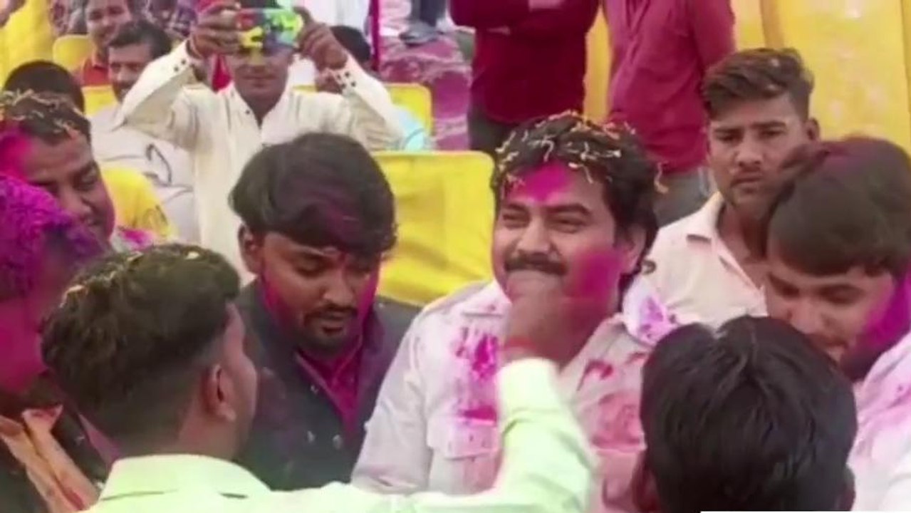 अयोध्या: भाजपा के होली मिलन समारोह में अवधी लोकगीत कलाकारों ने बिखेरी छटा, देखें खबर
