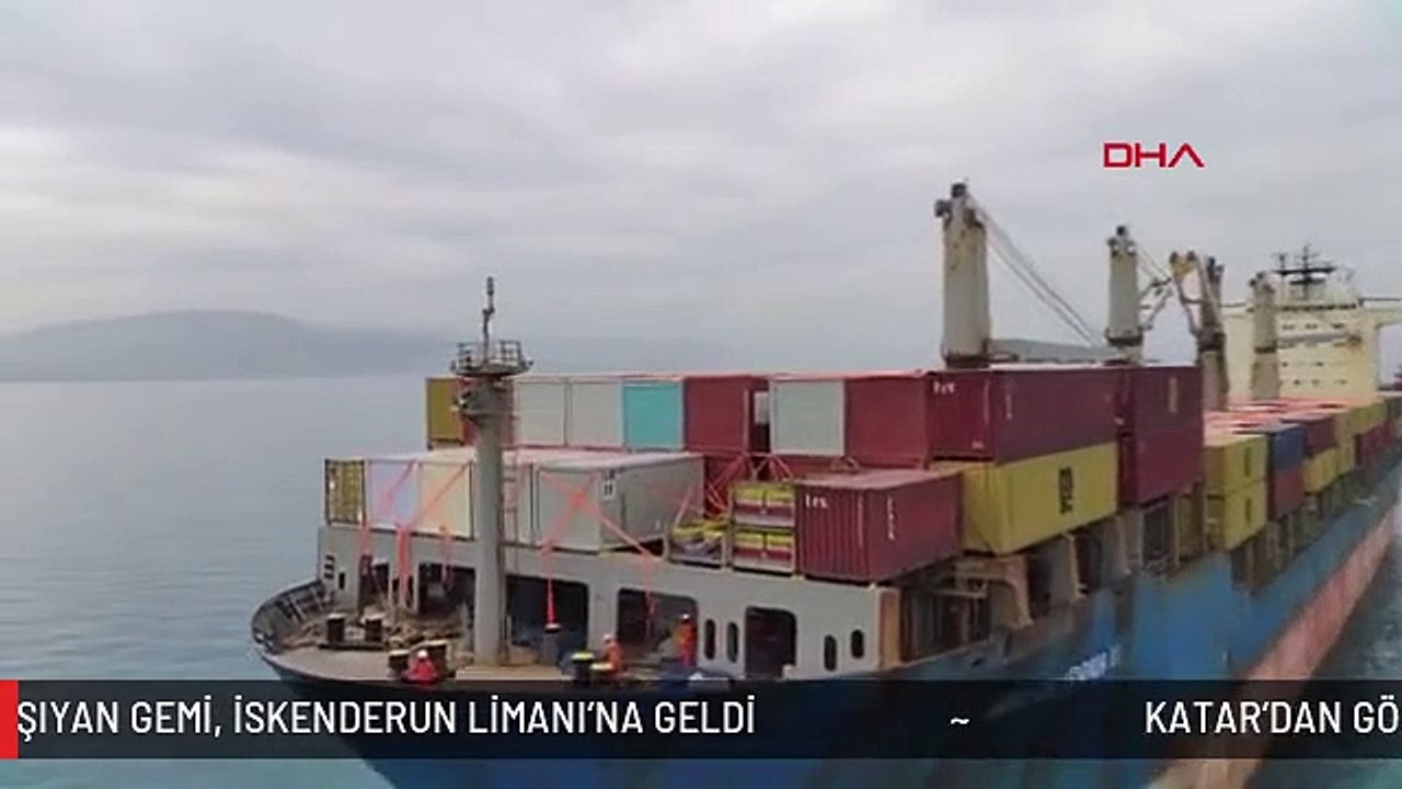KATAR'DAN GÖNDERİLEN KONTEYNER EVLERİ TAŞIYAN GEMİ, İSKENDERUN LİMANI'NA GELDİ
