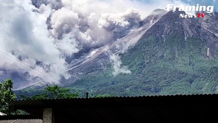 Momen Gunung Berapi Meletus Memuntahkan Awan Panas ke Langit dan Menghujani Kota-kota Terdekat