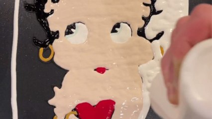 Pancake-lover effortlessly reverses the clock with a SPLENDID Betty Boop artwork