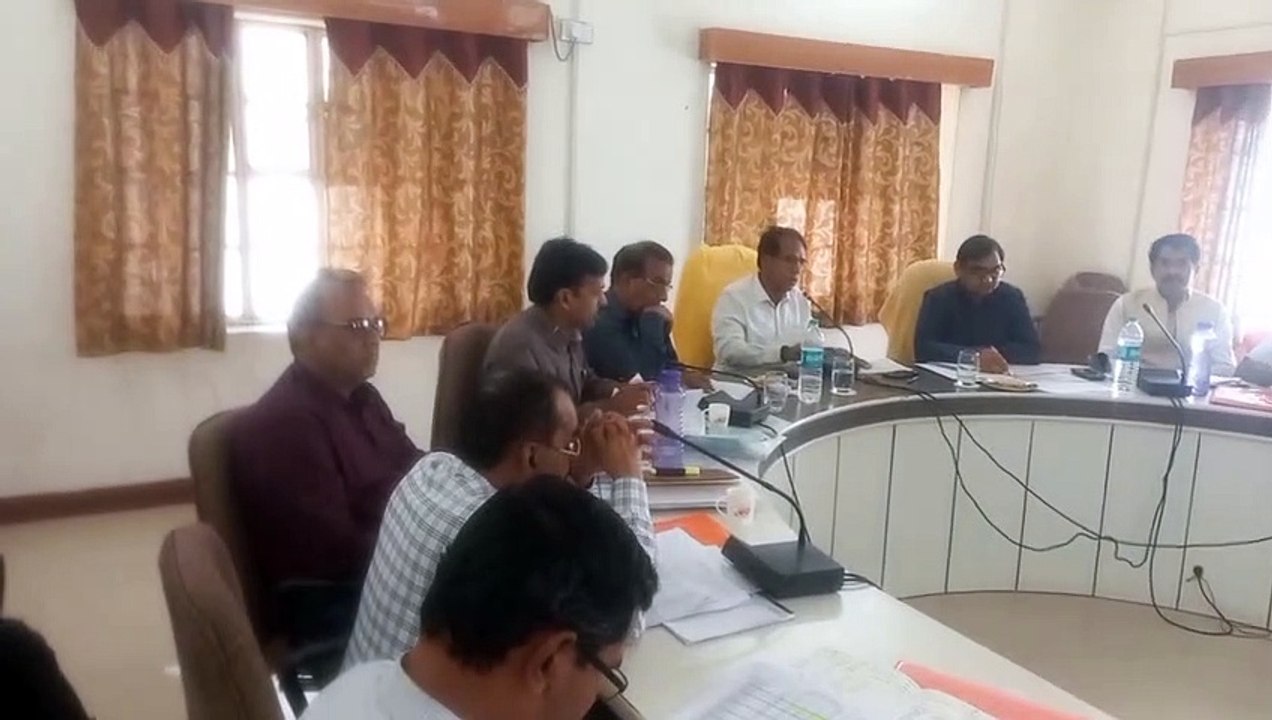 राजस्व वसूली में लापरवाही की तो इनको नहीं बख्शा...