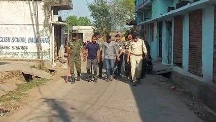 दो आरोपी गिरफ्तार, पुलिस ने निकाला जुलूस