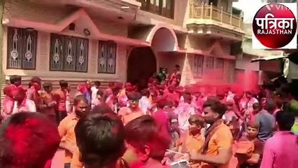 गुलाल-अबीर में सराबोर हो नगरभ्रमण को निकले भगवान जयसिंह श्याम