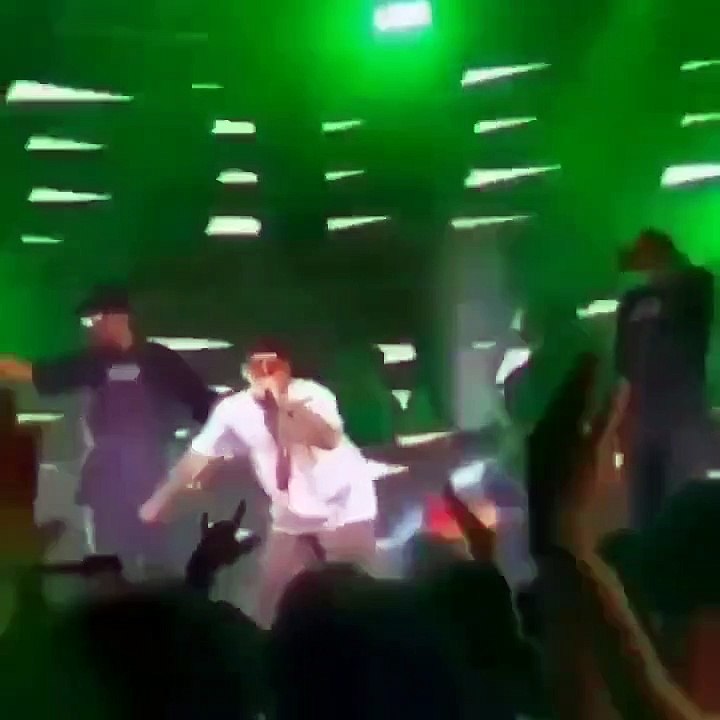 Costa Titch, 27 ans, figure de la scène rap, s'effondre sur scène en plein show samedi soir et meurt : Une enquête est en cours pour déterminer les causes du décès