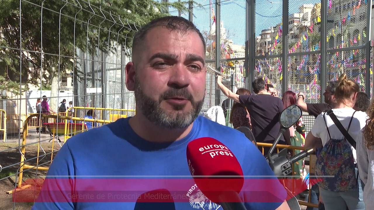 Valencia arranca su semana grande de Fallas con ambiente festivo y casi veraniego
