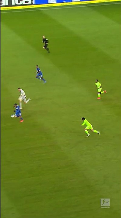 Un défenseur qui se sacrifie ça donne ça... et ça fait mal