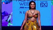 BaapRe Lakme Fashion Week में ऐसा जलवा सिर्फ नुशरत भरुचा ही दिखा सकती है Nushrat Bharucha WalkonRamp