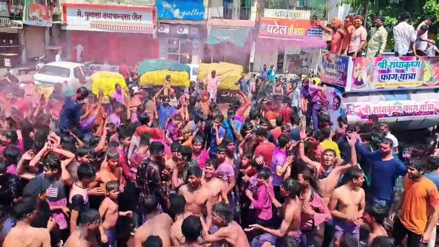 Video -रंग पंचमी...बरसे रंग, उड़ा गुलाल, रंगों से सराबोर हुई सड़कें