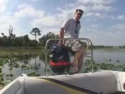 Barefoot Water Skiing backwards-2