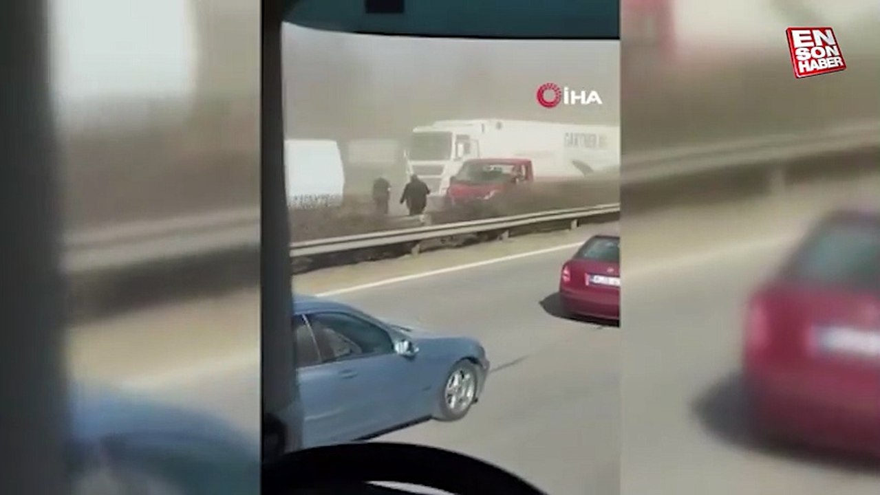 Macaristan'da 40'tan fazla araç kazaya karıştı: 13'ü ağır onlarca yaralı var