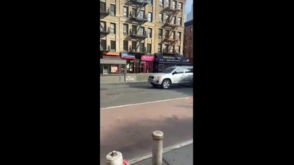 WATCH: Robbery and assault in the middle of a New York City day