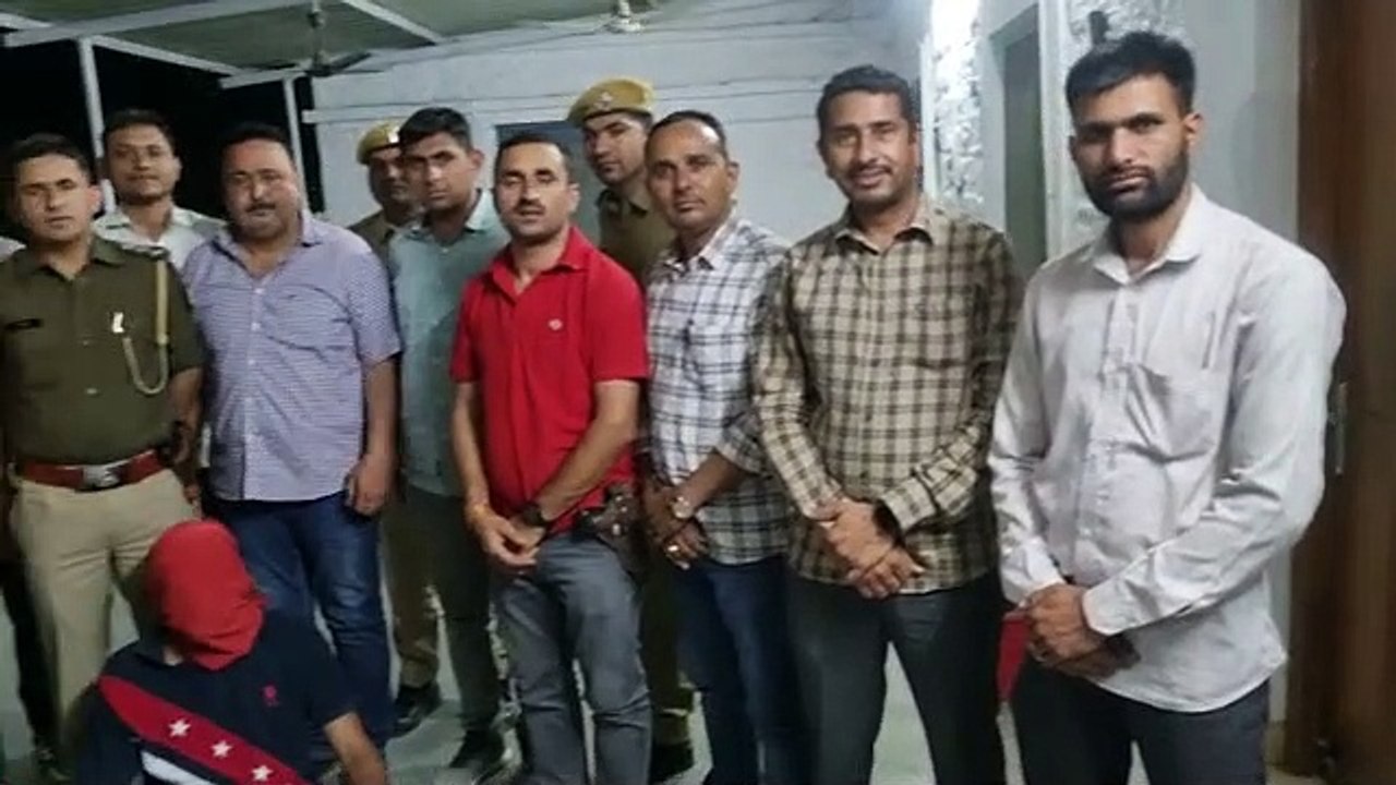 81 Lakh Rs Robbery : डकैती में 1.56 लाख रुपए का...