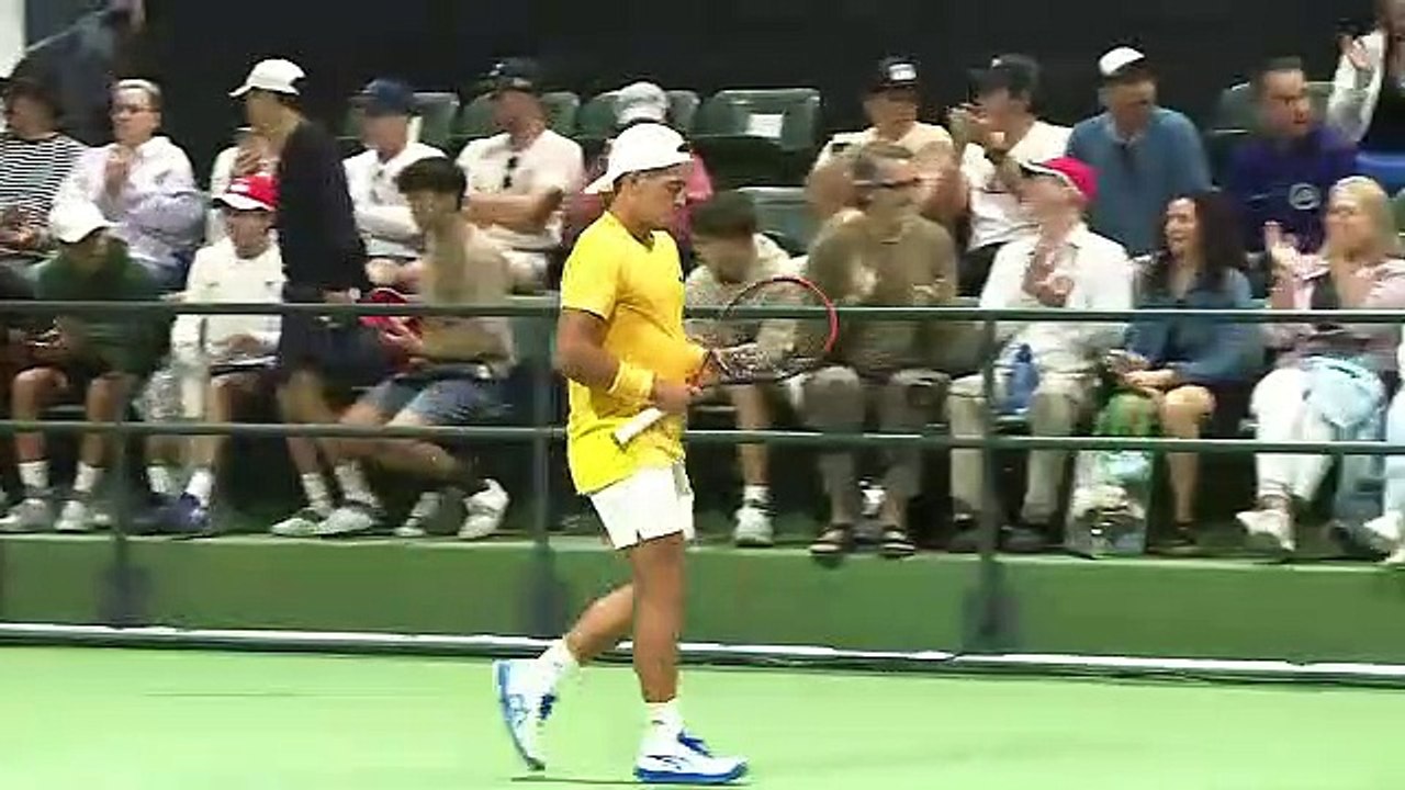 Sebastián Báez fue pura contundencia y avanzó a tercer ronda.