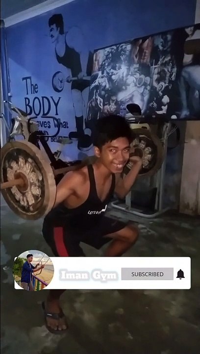 latihan kaki squat barbel