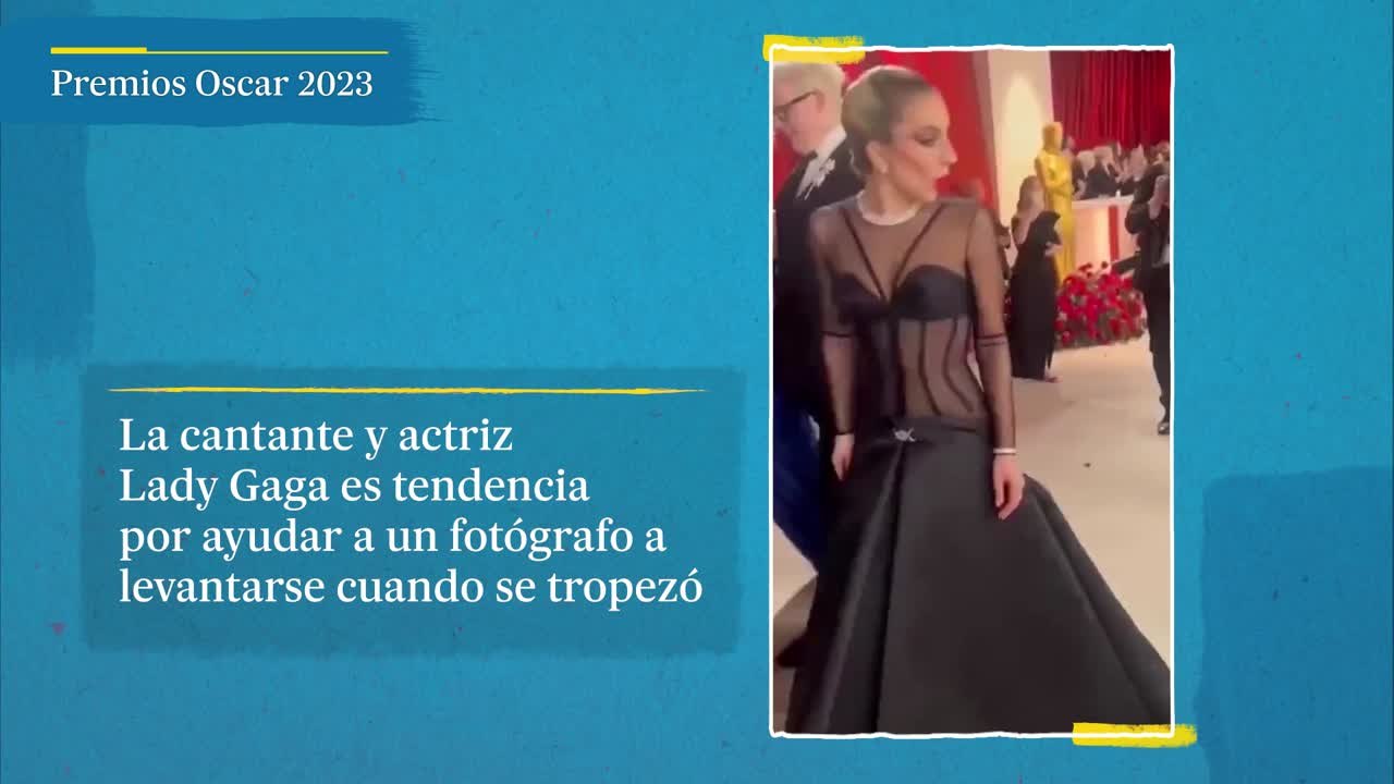 Lady Gaga ayuda a un fotógrafo tras caer en la alfombra roja de los Oscar | EL PAÍS
