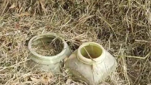 দরজা ভাঙতেই পুলিশের চক্ষু চড়কগাছ! এগুলো কি রয়েছে ঘরের মধ্যে?