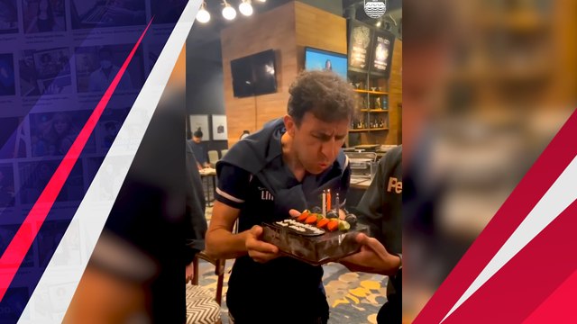 Jelang Lawan Persebaya, Luis Milla Dapat Kejutan Istimewa dari Pemain Persib