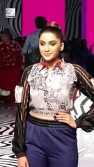 खास लुक में Nimrit Kaur का रैंप वाक